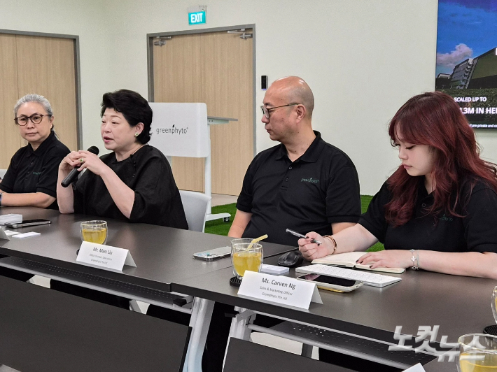 6일 수잔 총 그린파이토 최고경영자(왼쪽에서 두 번째)와 경영진들이 수직농장 건립과 운영 등에 대해 설명하고 있다. 김정남 기자