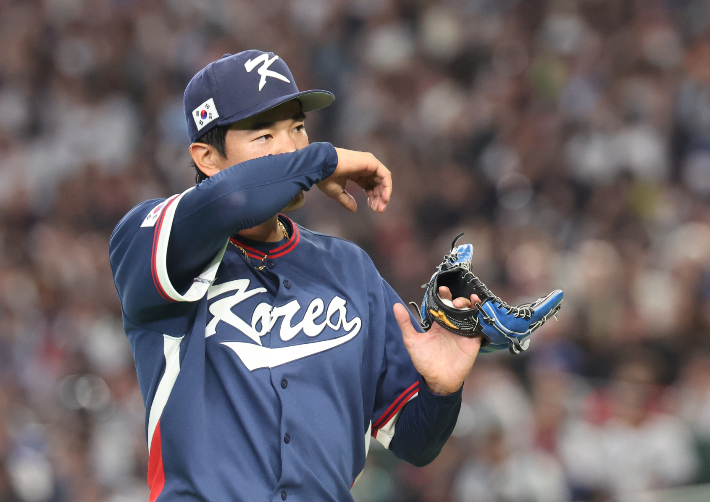 마운드를 떠나는 고영표. 연합뉴스