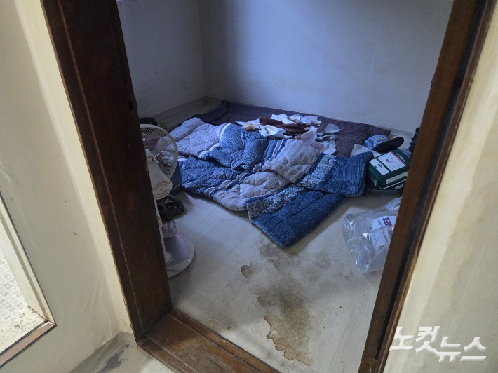 정수씨가 살던 7일 서울 동대문구 전농동의 한 다세대주택 반지하방. 민소운 기자