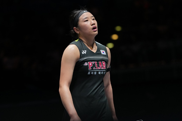 전영 오픈 여자 단식 결승에서 왕즈이에 아쉽게 패배한 안세영. 연합뉴스 