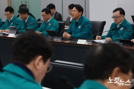 오세훈 서울시장이 9일 오전 서울 중구 서울시청에서 열린 BTS 컴백 행사 안전관리 합동 점검회의에 참석해 모두발언을 하고 있다.