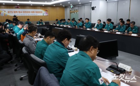 오세훈 서울시장이 9일 오전 서울 중구 서울시청에서 열린 BTS 컴백 행사 안전관리 합동 점검회의에 참석해 모두발언을 하고 있다.