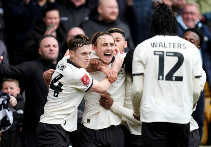 골 세리머니 하는 포트베일 선수들. 연합뉴스