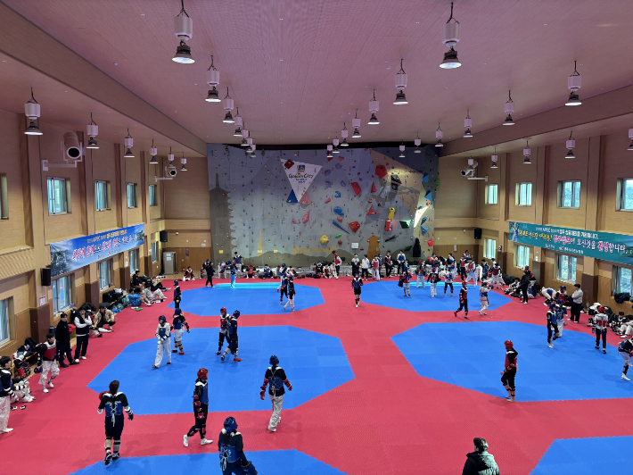 태권도 훈지훈련팀이 불국체육센터에서 훈련하고 있다. 경주시 제공