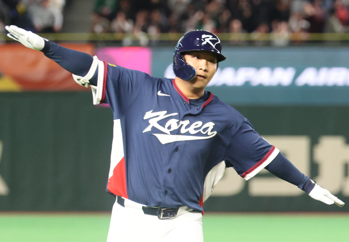 세리머니 펼치는 문보경. 연합뉴스