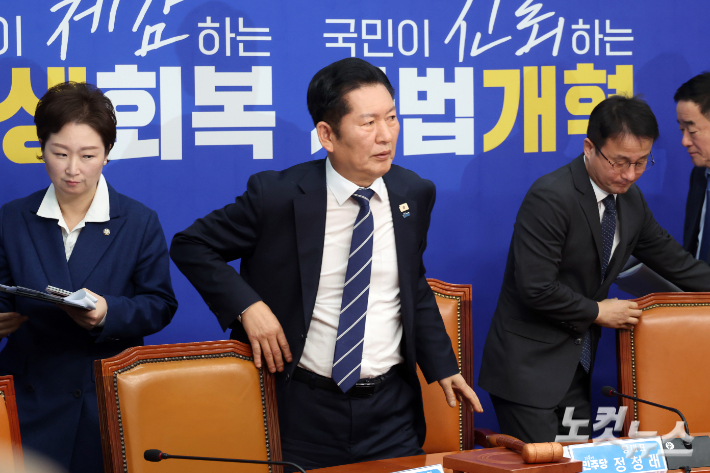 더불어민주당 정청래 대표가 9일 서울 여의도 국회에서 열린 최고위원회의에 참석하고 있다. 윤창원 기자