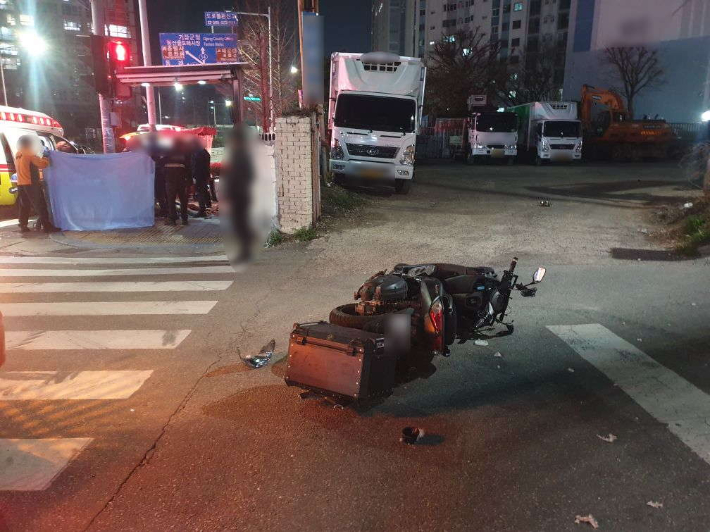 부산 동래구 교차로서 오토바이 2대 충돌…1명 숨져