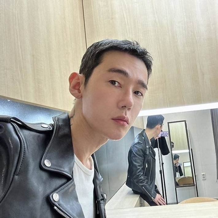 방송인 겸 작가 허지웅. SNS 캡처