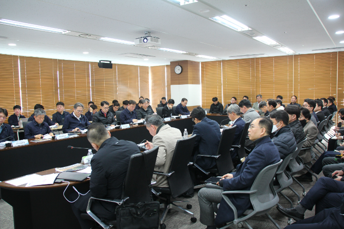 가덕도신공항 부지 조성 공사 현장 설명회. 가덕도신공항건설공단 제공