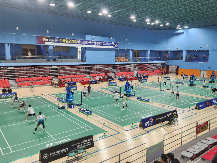 전국실업대학 배드민턴선수권대회. 경남도청 제공 