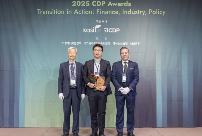 LG U+, CDP 평가에서 통신사 유일 '탄소경영 아너스 클럽' 수상. LG유플러스 제공