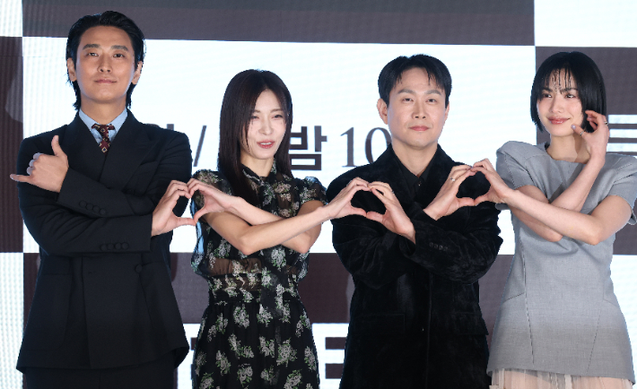 10일 서울 구로구 더세인트에서 열린 ENA 드라마 '클라이맥스' 제작발표회에서 배우들이 포즈를 취하고 있다. 왼쪽부터 주지훈, 하지원, 오정세, 나나. 연합뉴스