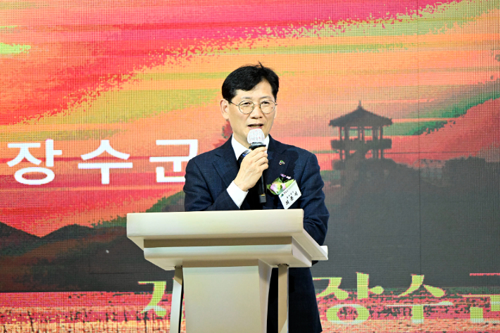 지난해 2월 25일 최훈식 장수군수가 재경장수군민회 정기총회 및 회장 이·취임식에서 축사를 하고 있다. 장수군 제공
