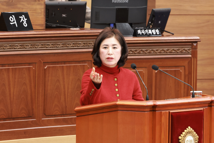 창원시 통합돌봄 인력 증원 갈등, 시의회 시정질문서도 '공방'