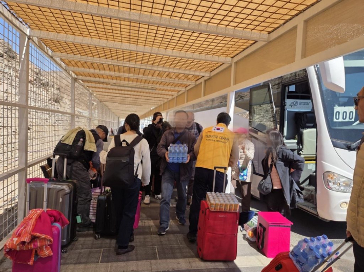 이스라엘 체류 한국인들, 이집트로 육로 대피. 연합뉴스