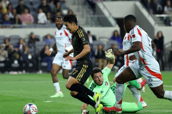 돌파하는 손흥민. 연합뉴스