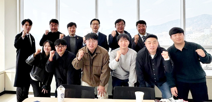 김경수 전 지사, 창원대 글로컬대학기술센터 방문. 민주당 경남도당 제공