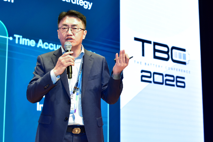 11일 LG에너지솔루션 김제영 CTO(최고기술책임자)가 인터배터리 2026 '더 배터리 컨퍼런스'에서 발표를 진행하고 있다. LG에너지솔루션 제공