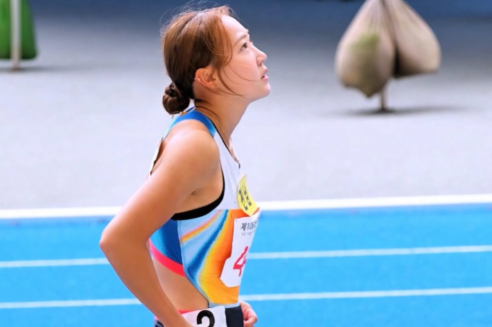 작년 전국체전에서 기록을 확인하는 이은빈. 이은빈 제공