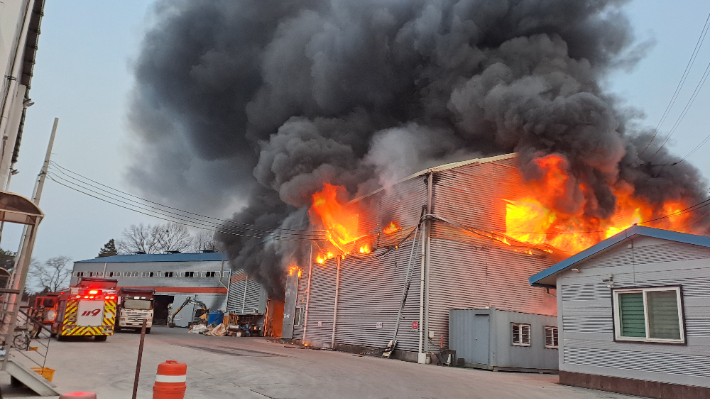 완주군 자원순환시설에서 발생한 화재. 전북소방본부 제공