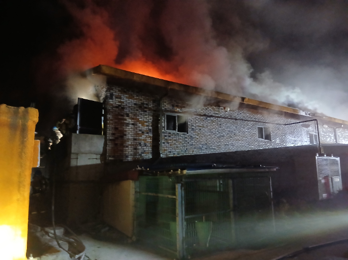 화재가 난 돈사. 전북소방본부 제공