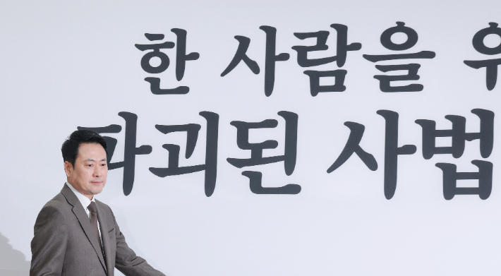 국민의힘 장동혁 대표가 12일 국회에서 열린 최고위원회의에 참석하고 있다. 연합뉴스