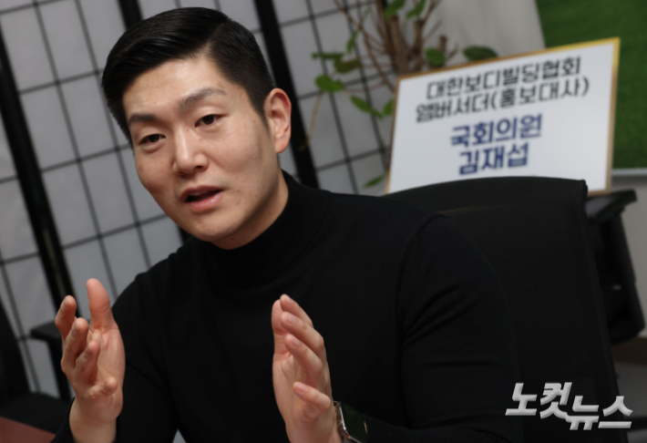국민의힘 김재섭 의원이 10일 국회 의원회관에서 CBS노컷뉴스와 인터뷰를 갖고 있다. 황진환 기자