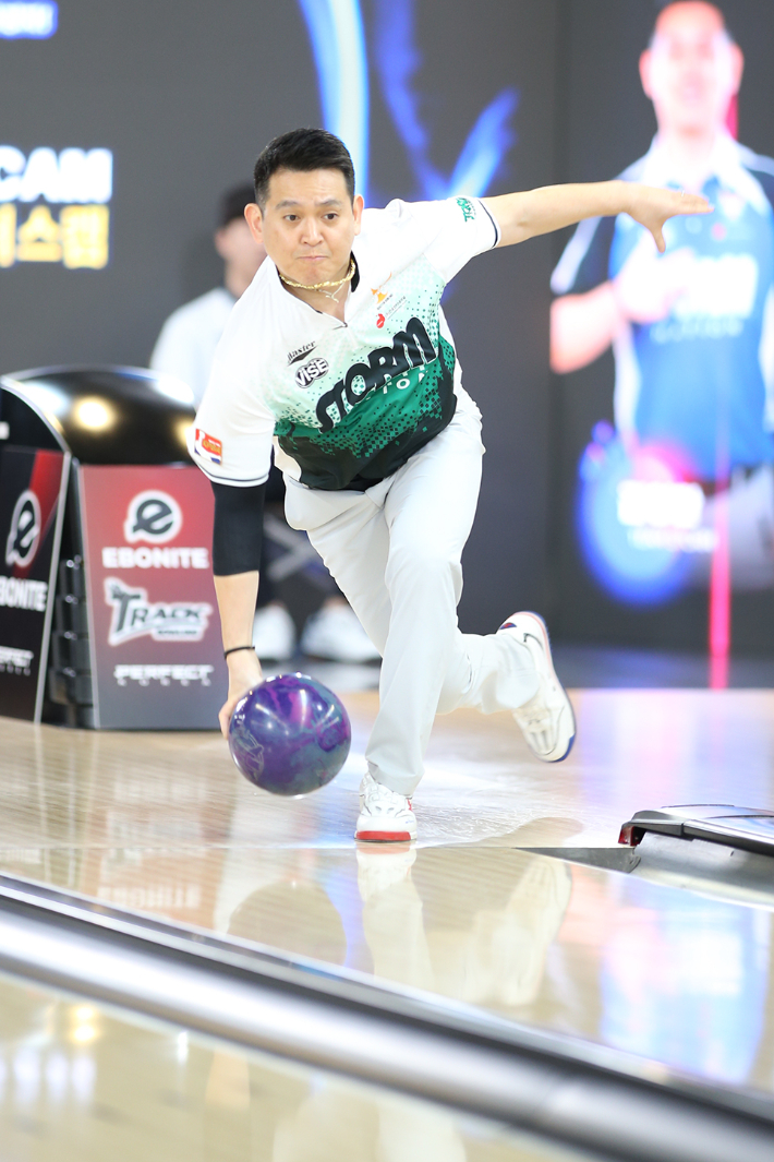 7년 만에 프로볼링 우승을 차지한 김영관. KPBA 