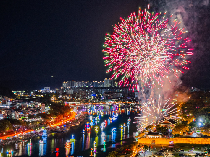 진주남강유등축제. 진주시청 제공
