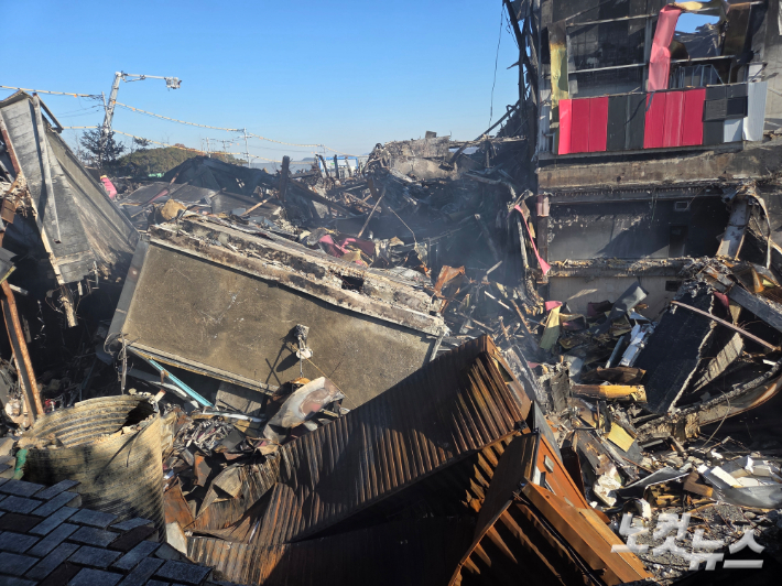 합동감식이 진행된 충남 천안시 동남구 풍세일반산업단지 내 이랜드 패션물류센터 모습. 박우경 기자