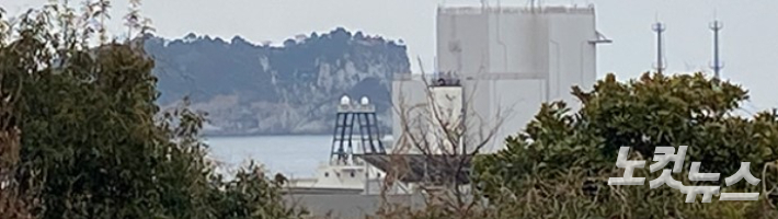 제주해군기지에 정박해 있는 해상발사플랫폼. 강정친구들 제공