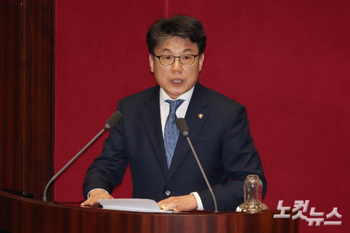 인사말하는 진성준 예산결산특별위원장