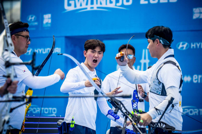남자 양궁 김우진(왼쪽부터)과 김제덕, 이우석. 대한양궁협회 제공