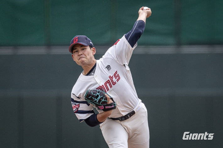 롯데 좌완 김진욱의 역투 모습. 롯데 