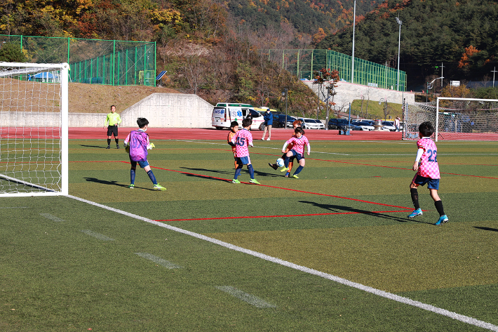지난해 열린 백암온천배 전국 유소년 축구대회 경기 모습. 울진군 제공
