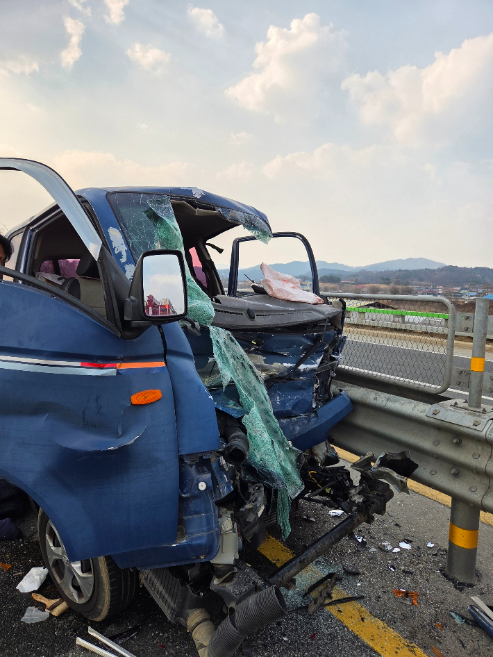 공주서 1t 트럭이 공사 유도차 들이받아…1명 사망