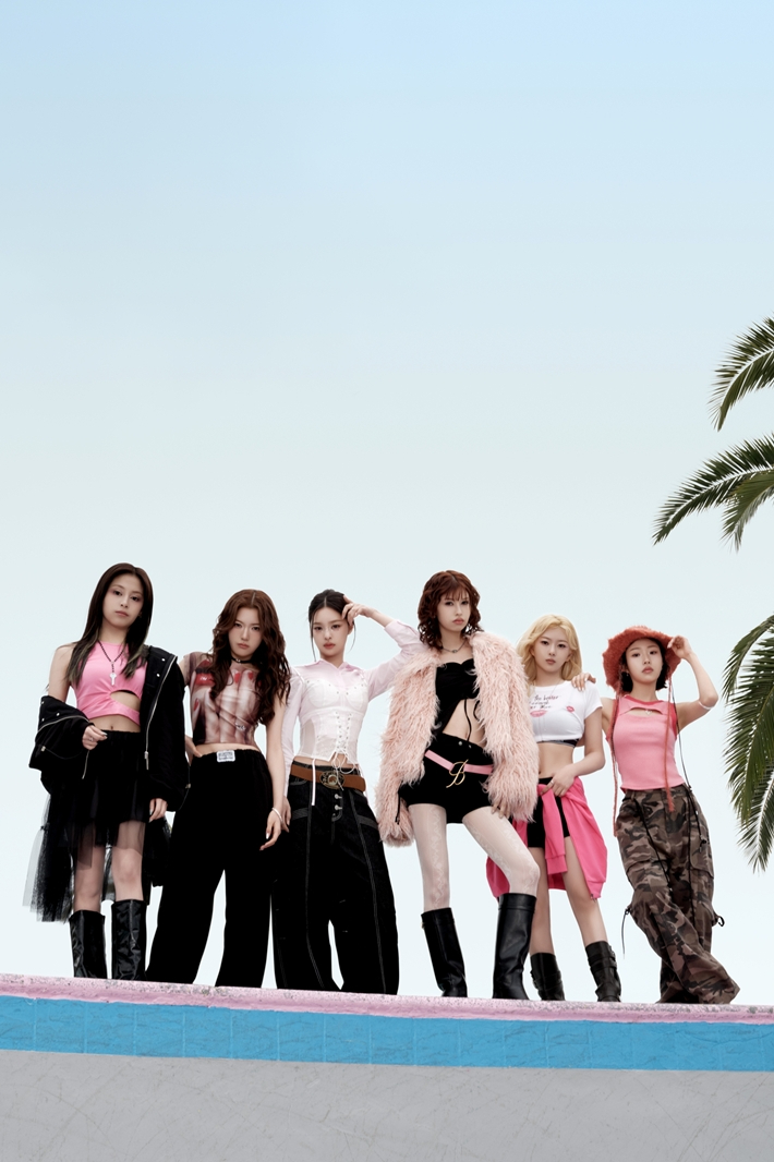 앳하트는 지난달 26일 '셧 업', 이달 11일 '버터플라이 도어스'를 각각 발매했다. 타이탄콘텐츠 제공