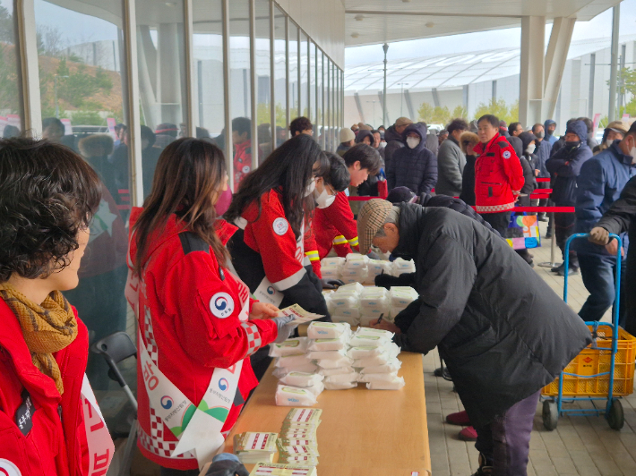 산불조심 동참 서명운동. 동부지방산림청 제공