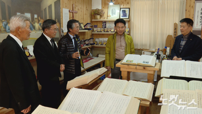 이 장로는 "'하루 한 장 필사, 한 구절 암송'이라는 구체적인 목표를 세우고 습관으로 만들었기에 31년 동안 필사를 이어올 수 있었다"고 강조했다. 오요셉 기자