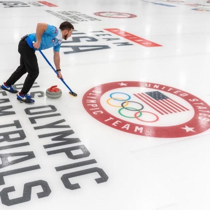 나이키 운동화를 개조한 컬링화로 경기 중인 코리 드롭킨. 코리 드롭킨 인스타그램