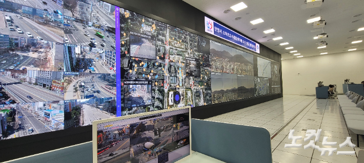 안양지역 전체 CCTV 화면을 실시간 AI 기술로 모니터링하는 스마트도시통합센터. 박창주 기자