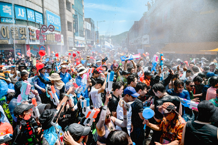 정남진 장흥 물축제. 전라남도 제공