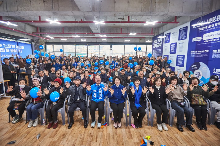 허석 순천시장 예비후보 선거 캠프 개소식 기념촬영. 허석 예비후보 제공 