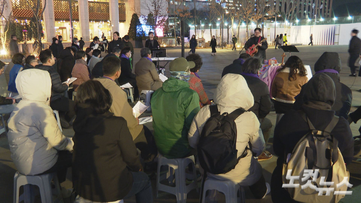 기도회 참가자들은 "고통받는 이들과 함께 울며, 생명을 지키고 정의로운 평화를 선포하는 예수 그리스도의 사람들로 우리를 일으켜 세워 달라"며 "세상의 고통 받는 곳이 우리의 중심이 되게 해달라"고 기도했다. CBS 교계뉴스.