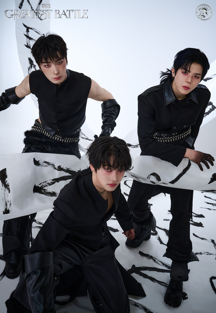 이번 앨범은 '원 맨 아미'와 '콜드 문' 두 곡이 타이틀곡이다. 파라스타엔터테인먼트 제공