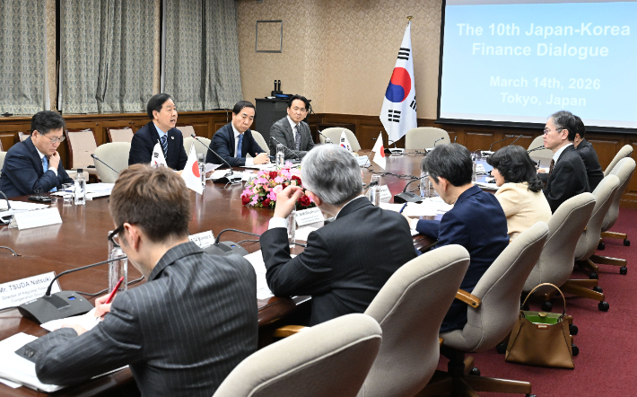 구윤철(뒷줄 왼쪽 두 번째) 부총리 겸 재정경제부 장관이 14일 오후 일본 도쿄 재무성에서 열린 '제10차 한-일 재무장관회의'에 참석했다. 재정경제부 제공