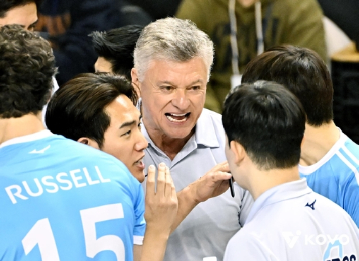 대한항공 헤난 감독. 한국배구연맹  