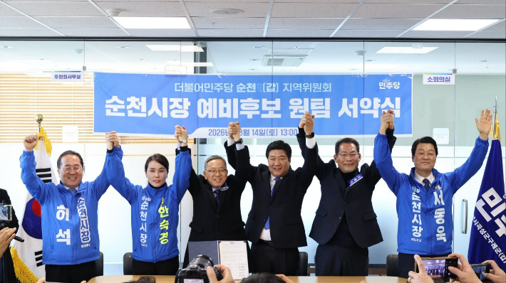 왼쪽부터 허석, 한숙경, 김문수, 오하근, 손훈모, 서동욱 예비후보. 민주당 제공