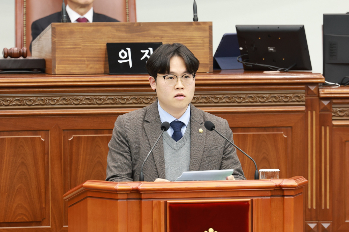 진형익 창원시의원. 창원시의회 제공 