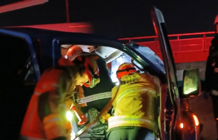 사고를 수습하는 소방대원. 전북소방본부 제공